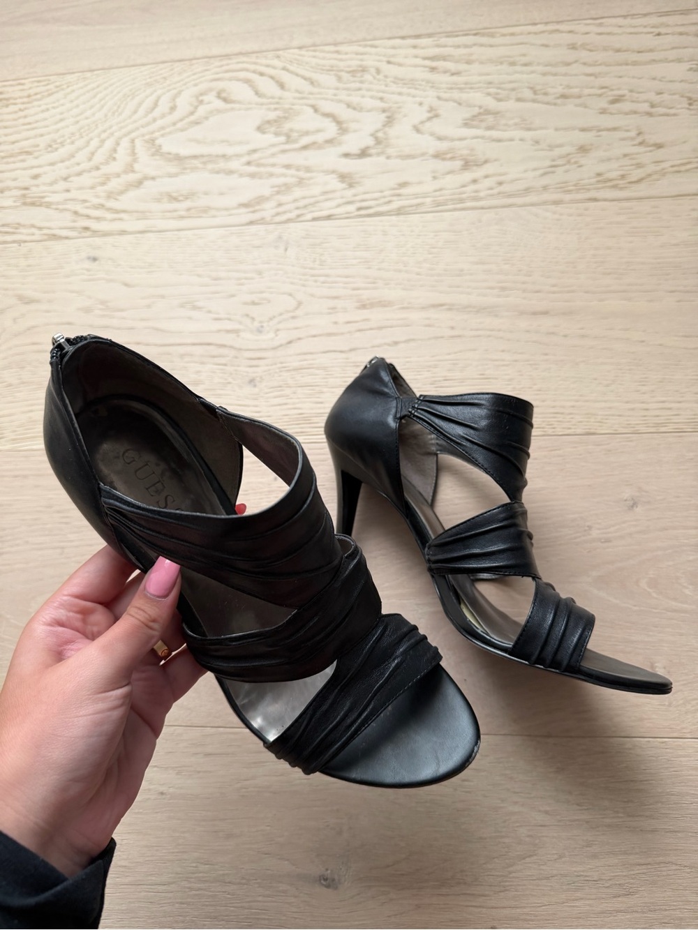 GUESS HEELS - Picture 2 of 3